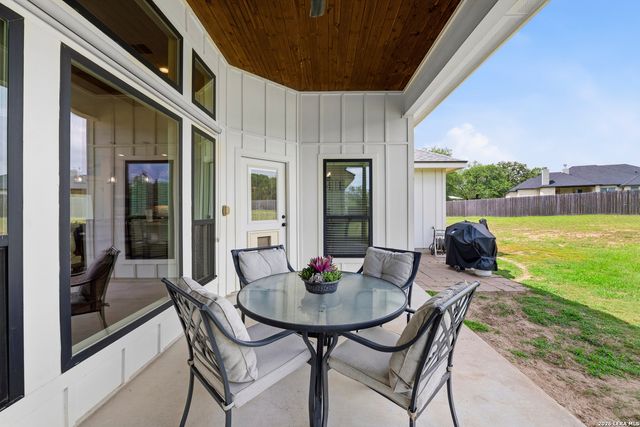 109 Archer Ridge Dr, La Vernia, TX 78121