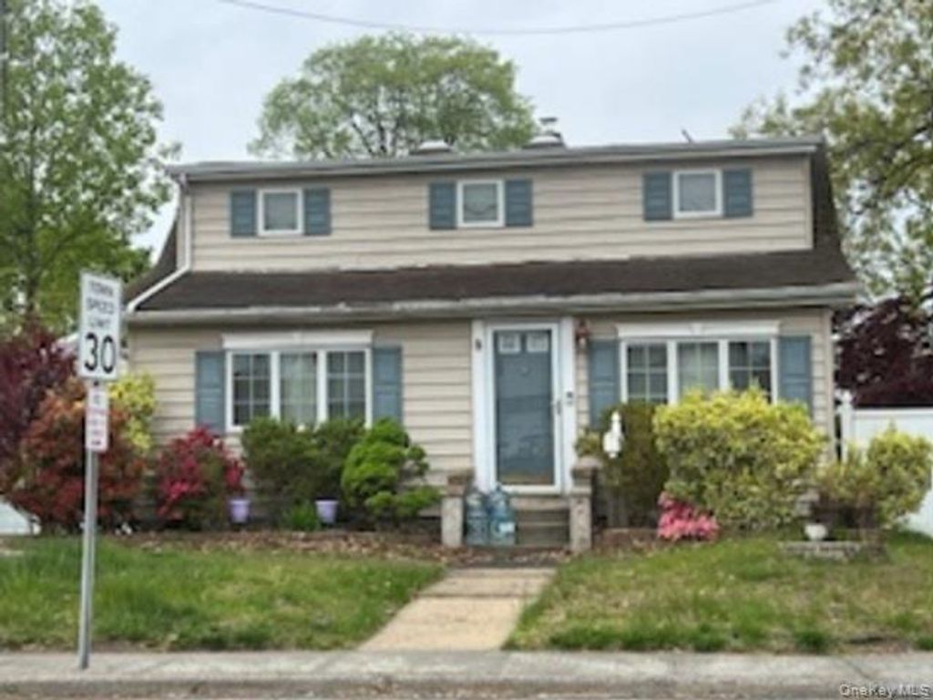 656 E Meadow Avenue, East Meadow, NY 11554