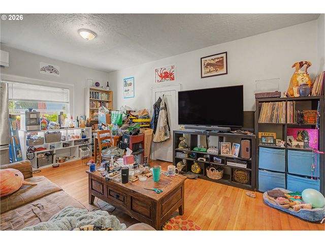 -1 N MIDWAY Ave, Portland, OR 97203