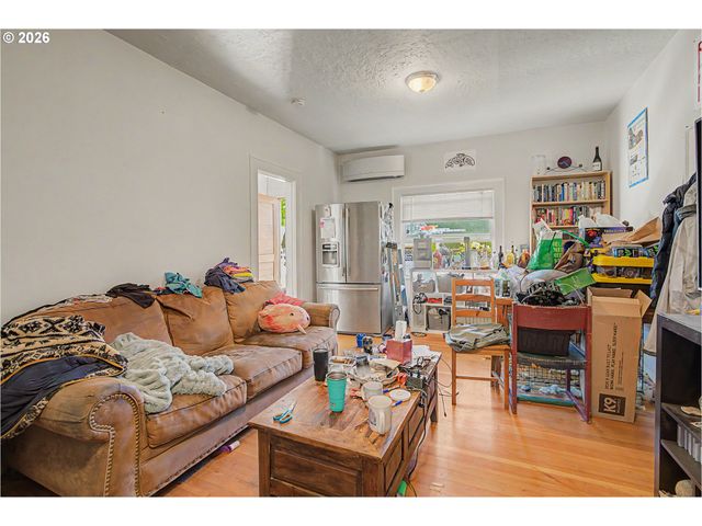 -1 N MIDWAY Ave, Portland, OR 97203