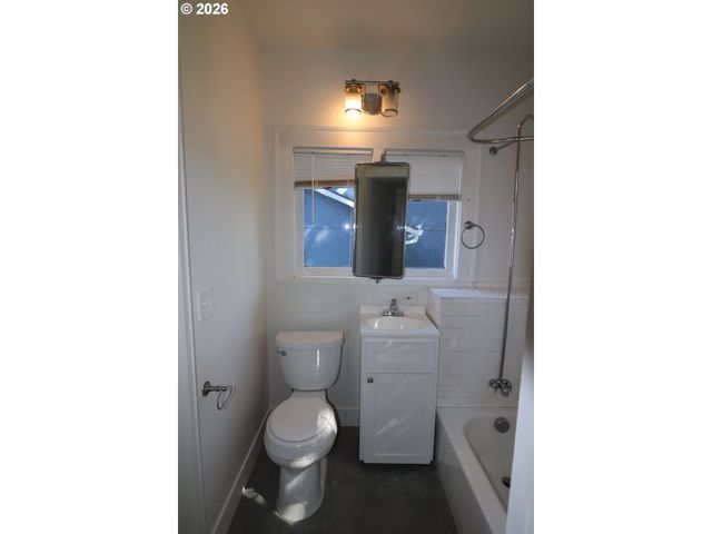 -1 N MIDWAY Ave, Portland, OR 97203