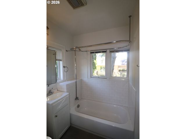 -1 N MIDWAY Ave, Portland, OR 97203