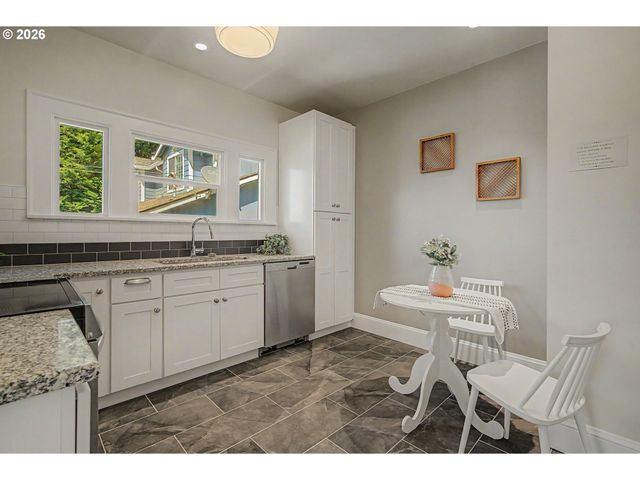 -1 N MIDWAY Ave, Portland, OR 97203