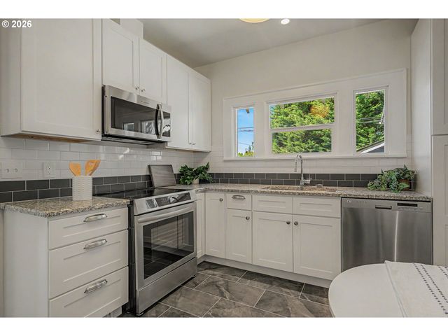-1 N MIDWAY Ave, Portland, OR 97203