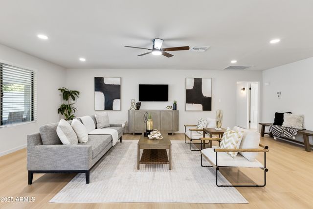 3802 W KELTON Lane, Phoenix, AZ 85053