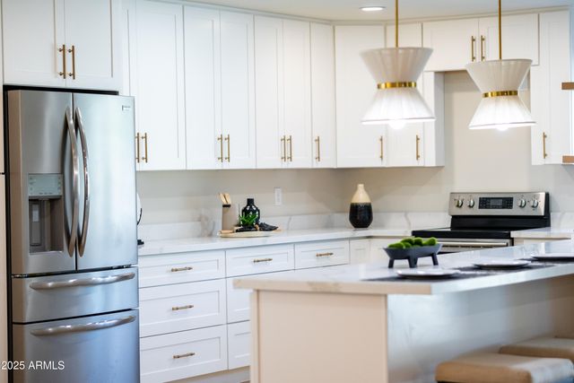 3802 W KELTON Lane, Phoenix, AZ 85053