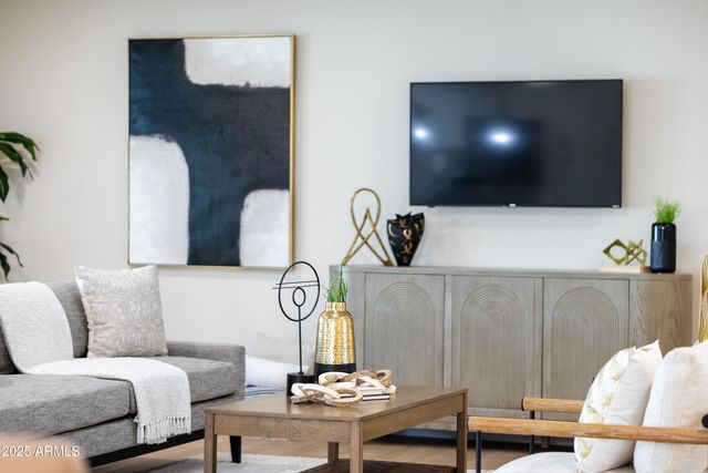 3802 W KELTON Lane, Phoenix, AZ 85053