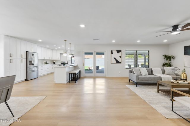 3802 W KELTON Lane, Phoenix, AZ 85053