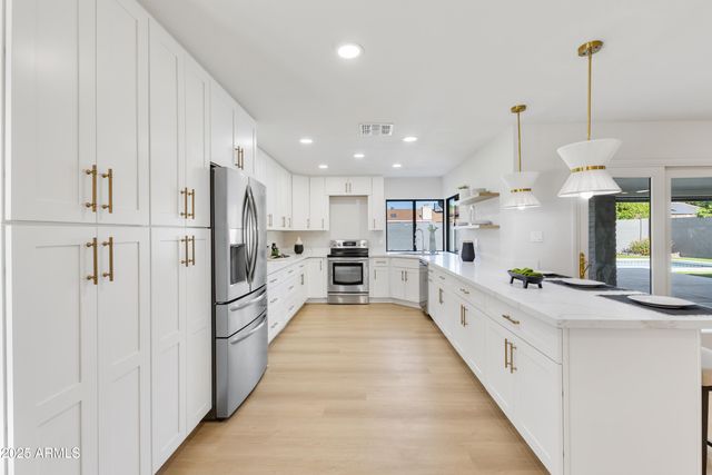 3802 W KELTON Lane, Phoenix, AZ 85053