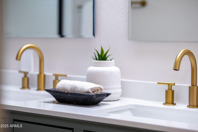 3802 W KELTON Lane, Phoenix, AZ 85053