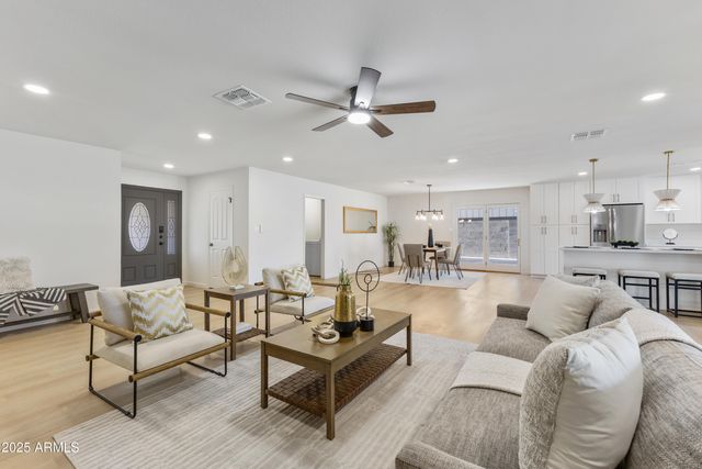 3802 W KELTON Lane, Phoenix, AZ 85053