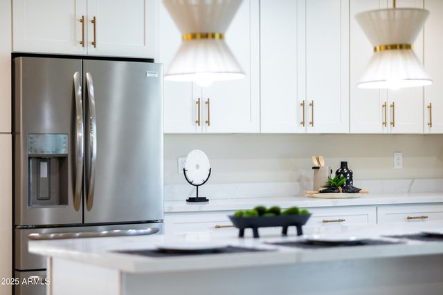 3802 W KELTON Lane, Phoenix, AZ 85053