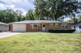 17501 E Cheyenne Drive, Independence, MO 64056