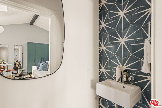 9009 Lloyd Place, West Hollywood, CA 90069