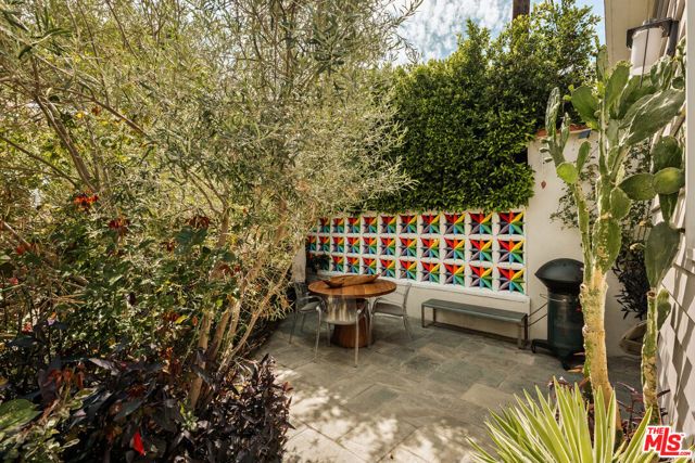 9009 Lloyd Place, West Hollywood, CA 90069