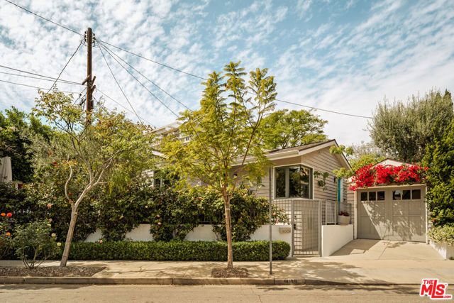 9009 Lloyd Place, West Hollywood, CA 90069