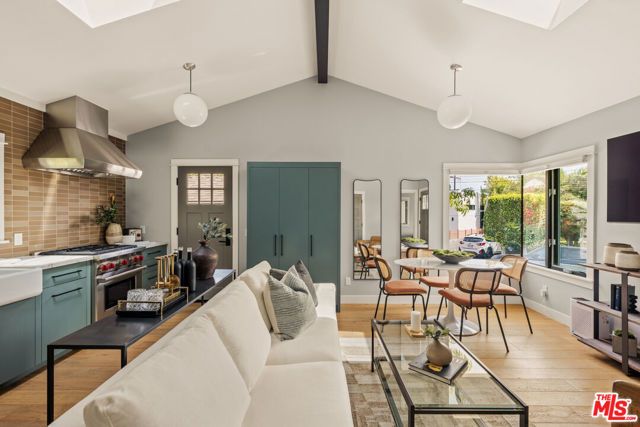 9009 Lloyd Place, West Hollywood, CA 90069