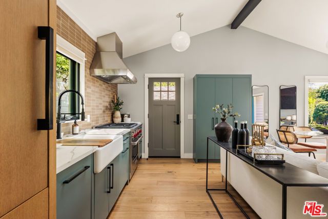 9009 Lloyd Place, West Hollywood, CA 90069