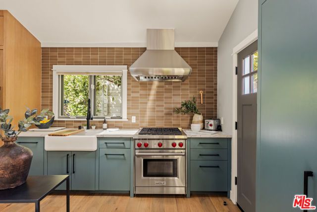 9009 Lloyd Place, West Hollywood, CA 90069