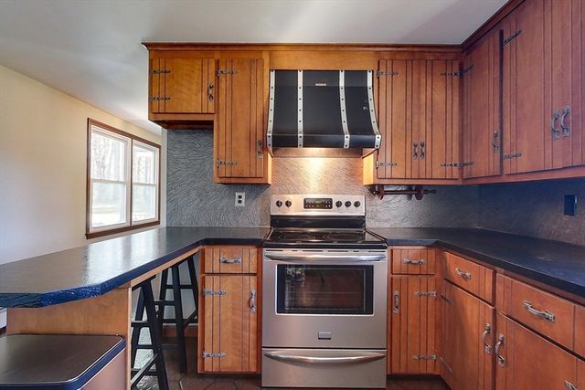 54 Depot St, Dunstable, MA 01827