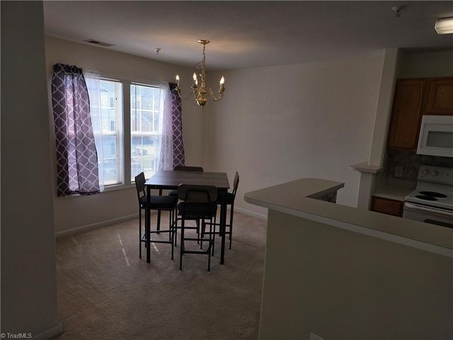 2207 Lambeth Farm Lane, Kernersville, NC 27284