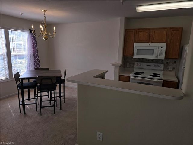 2207 Lambeth Farm Lane, Kernersville, NC 27284