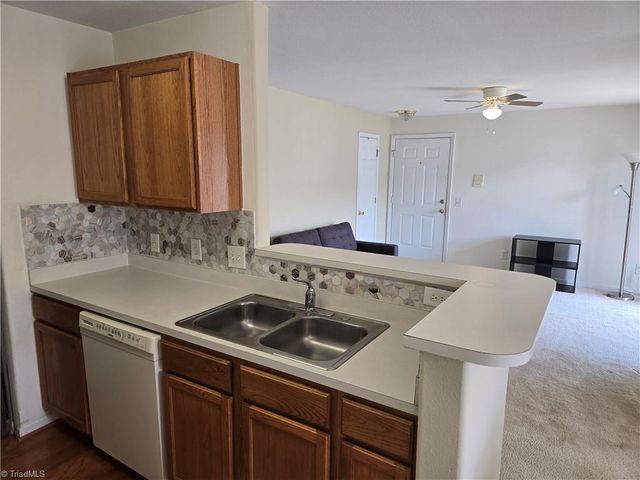 2207 Lambeth Farm Lane, Kernersville, NC 27284