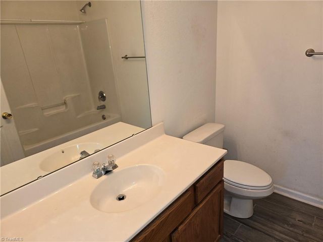 2207 Lambeth Farm Lane, Kernersville, NC 27284