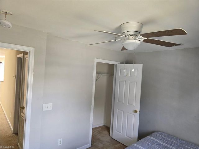 2207 Lambeth Farm Lane, Kernersville, NC 27284