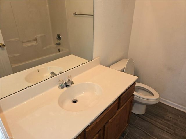 2207 Lambeth Farm Lane, Kernersville, NC 27284