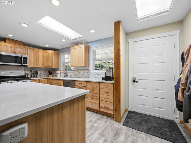 18035 BODLEY Ct, Sandy, OR 97055