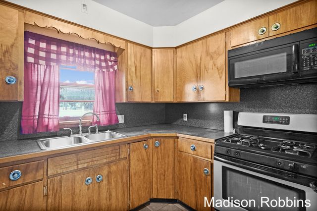 966 Roberts Street, Muskegon City, MI 49442