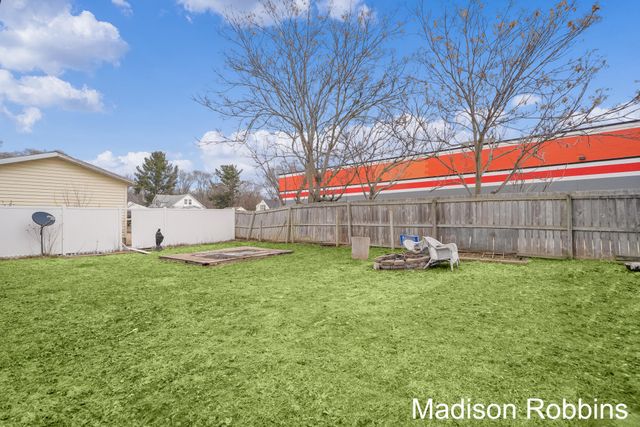 966 Roberts Street, Muskegon City, MI 49442