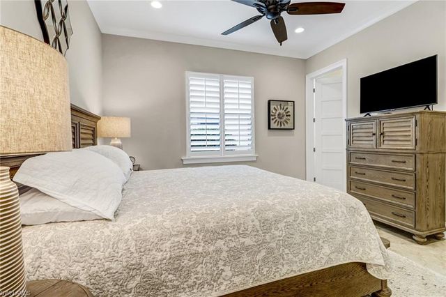 6487 Warwick AVE, Naples, FL 34113