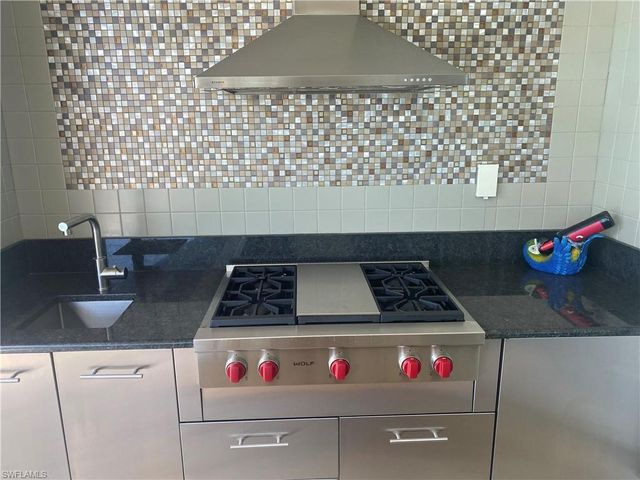 6487 Warwick AVE, Naples, FL 34113