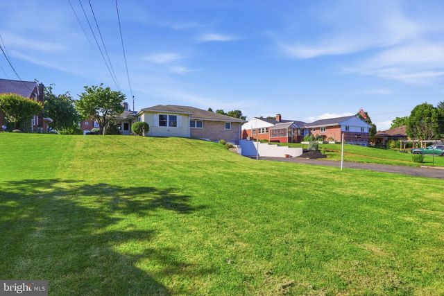 412 W CARACAS AVE, Hershey, PA 17033