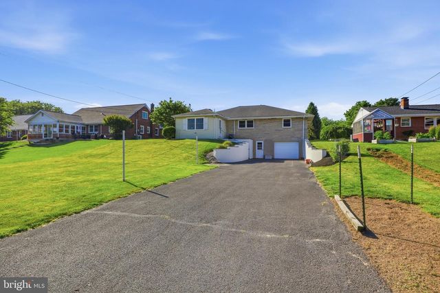 412 W CARACAS AVE, Hershey, PA 17033