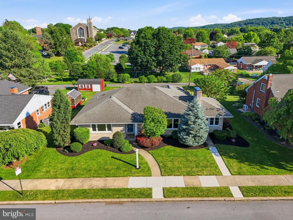412 W CARACAS AVE, Hershey, PA 17033