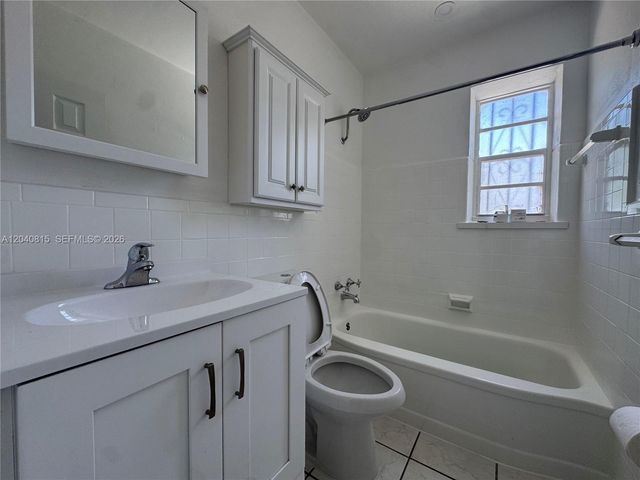 459 SE 3rd St, Hialeah, FL 33010
