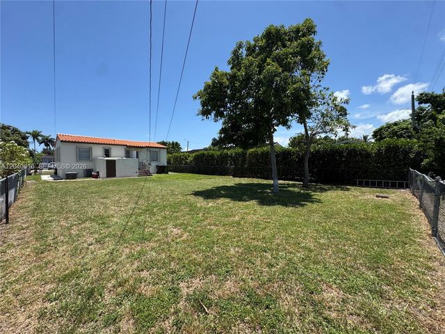 459 SE 3rd St, Hialeah, FL 33010