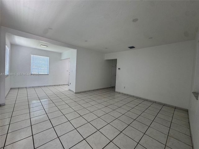 459 SE 3rd St, Hialeah, FL 33010