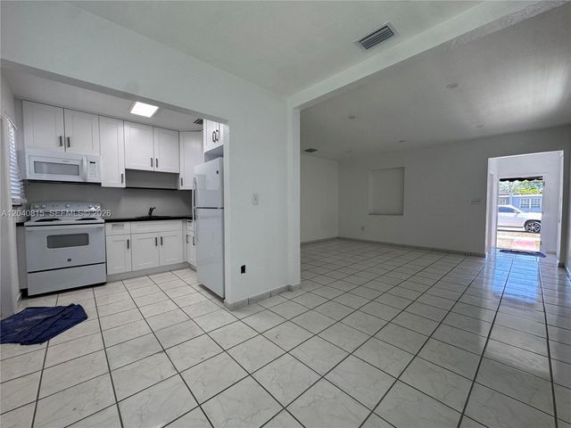 459 SE 3rd St, Hialeah, FL 33010