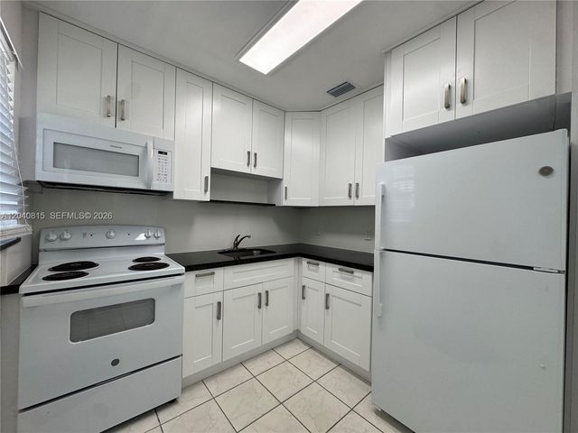 459 SE 3rd St, Hialeah, FL 33010