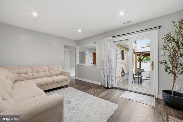 148 HAMPTON DR, Langhorne, PA 19047