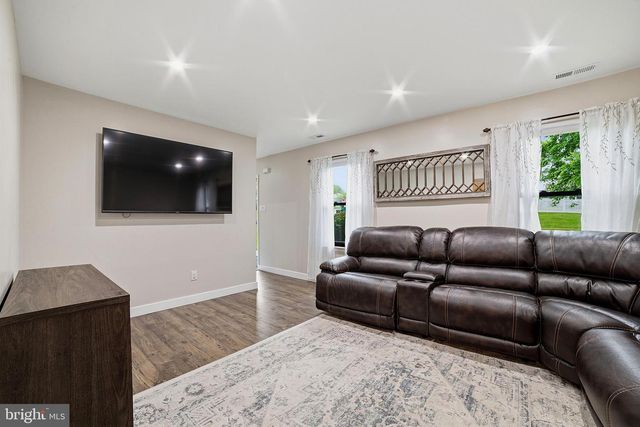148 HAMPTON DR, Langhorne, PA 19047
