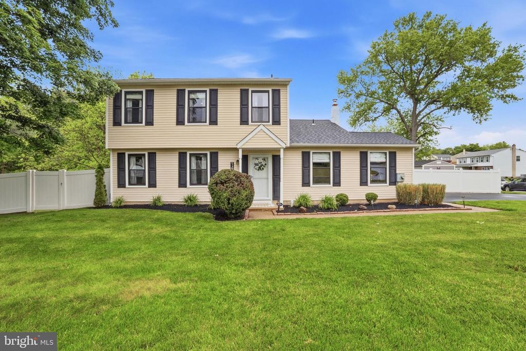 148 HAMPTON DR, Langhorne, PA 19047