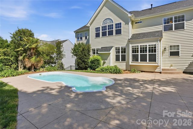 7816 Whisperingwood Drive, Harrisburg, NC 28075