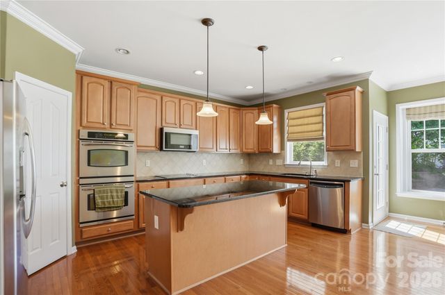 7816 Whisperingwood Drive, Harrisburg, NC 28075