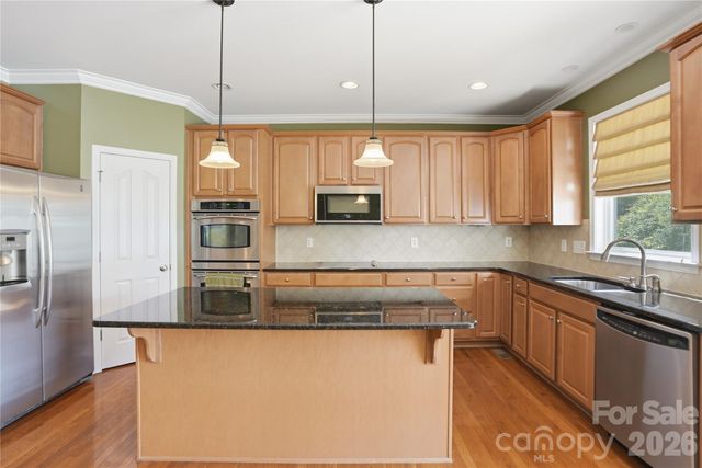 7816 Whisperingwood Drive, Harrisburg, NC 28075