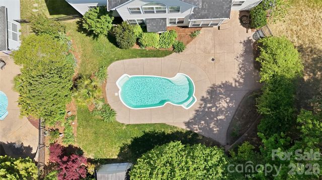 7816 Whisperingwood Drive, Harrisburg, NC 28075